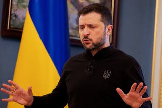 Le président ukrainien Voldy Mirzelensky tient une conférence de presse à Kiev